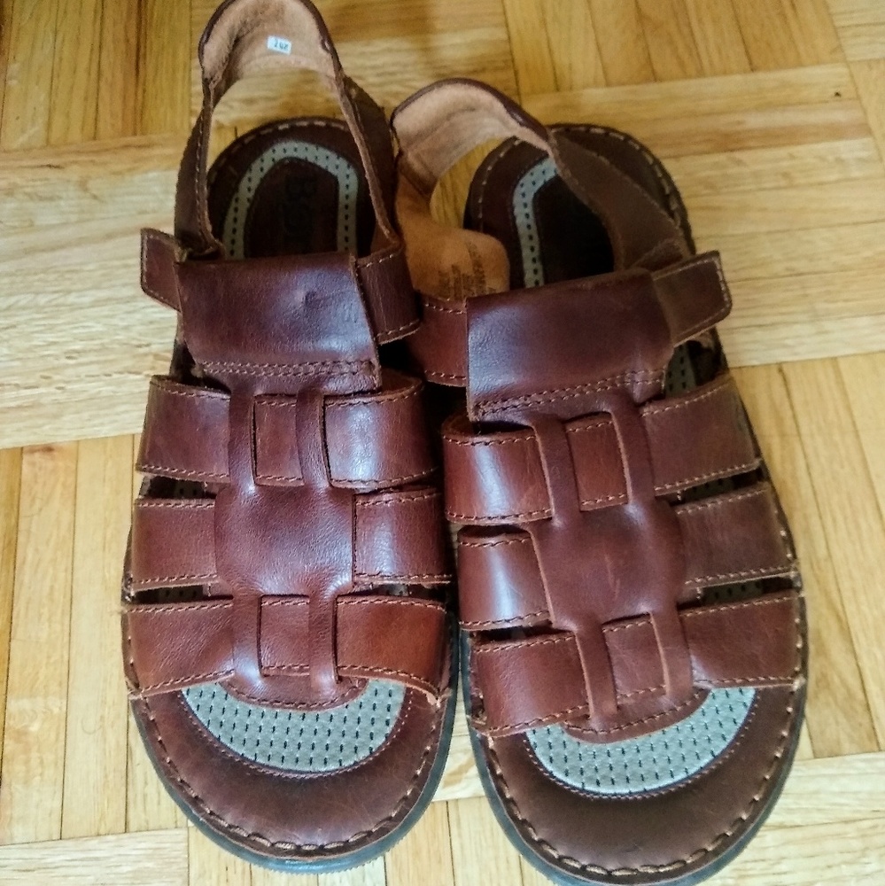 Born Men's sandals size 9 EUC